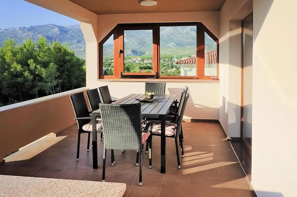 Apartment In Jasenice-Rovanjska, Comfortable And Close To The Beach