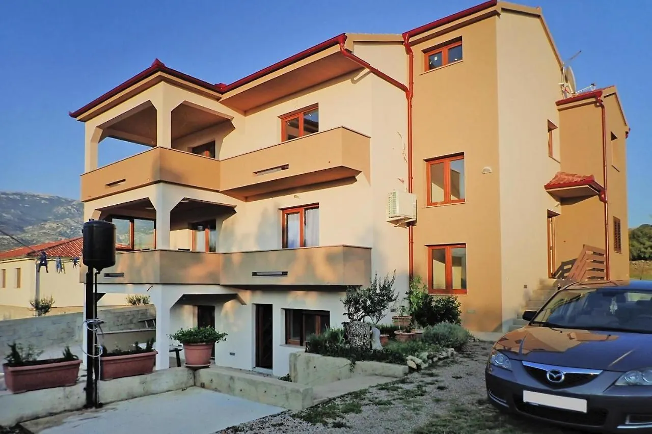 Apartment In Jasenice-Rovanjska, Comfortable And Close To The Beach