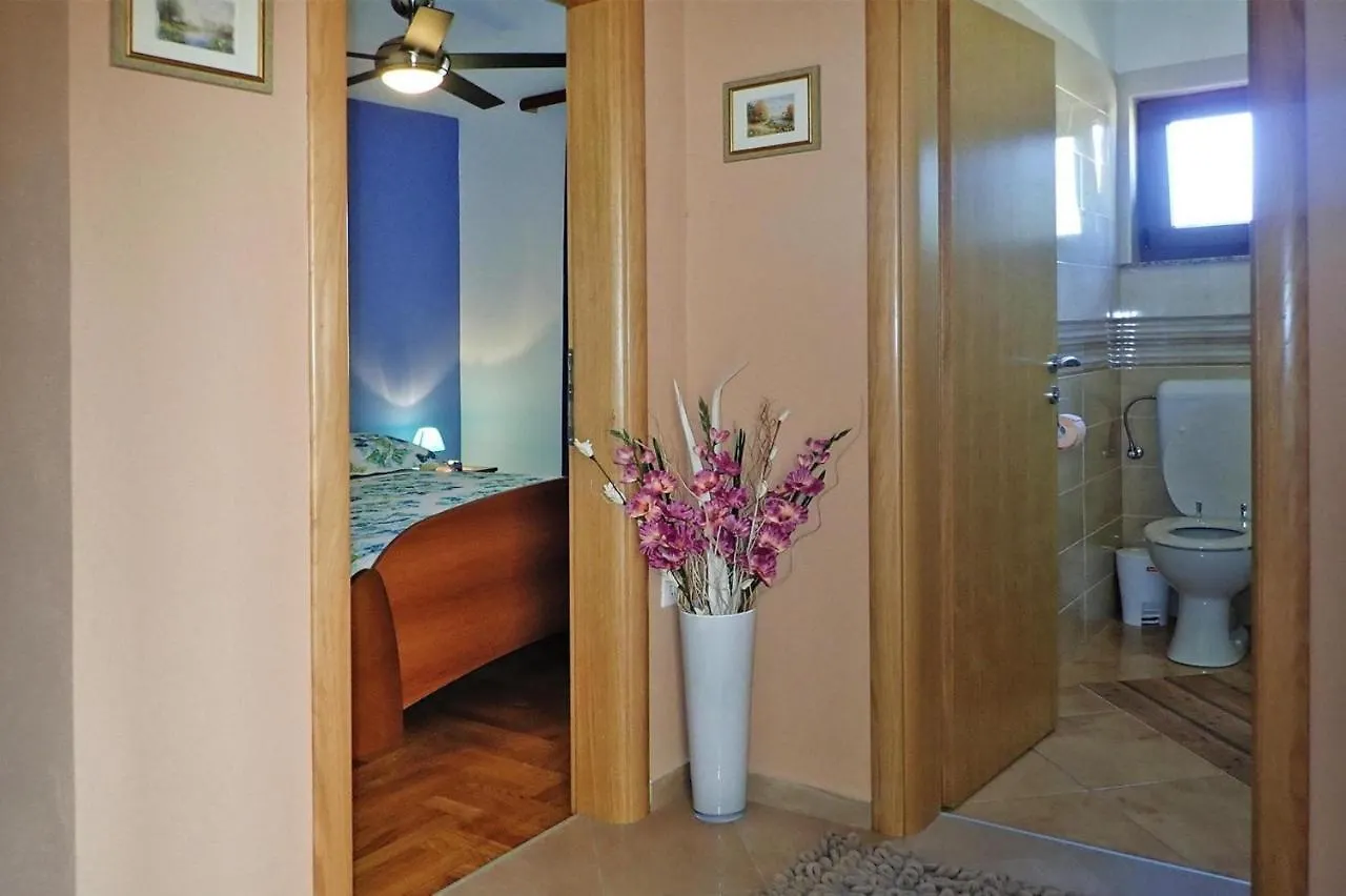Apartment In Jasenice-Rovanjska, Comfortable And Close To The Beach Croatia