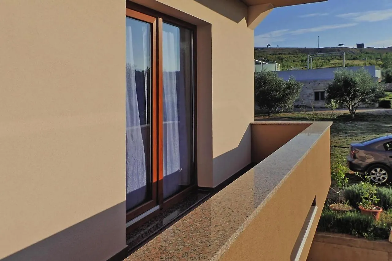 Apartment In Jasenice-Rovanjska, Comfortable And Close To The Beach