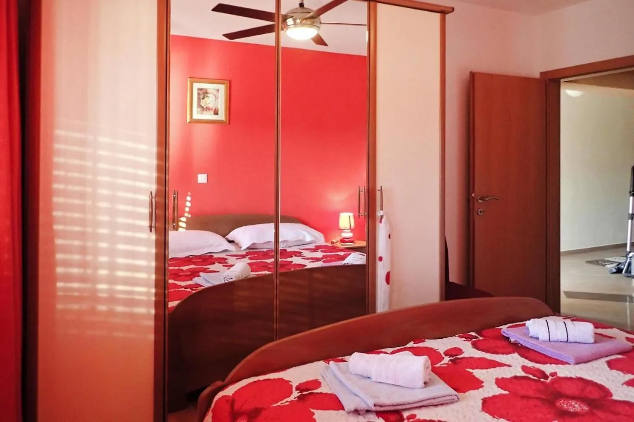 Apartment In Jasenice-Rovanjska, Comfortable And Close To The Beach