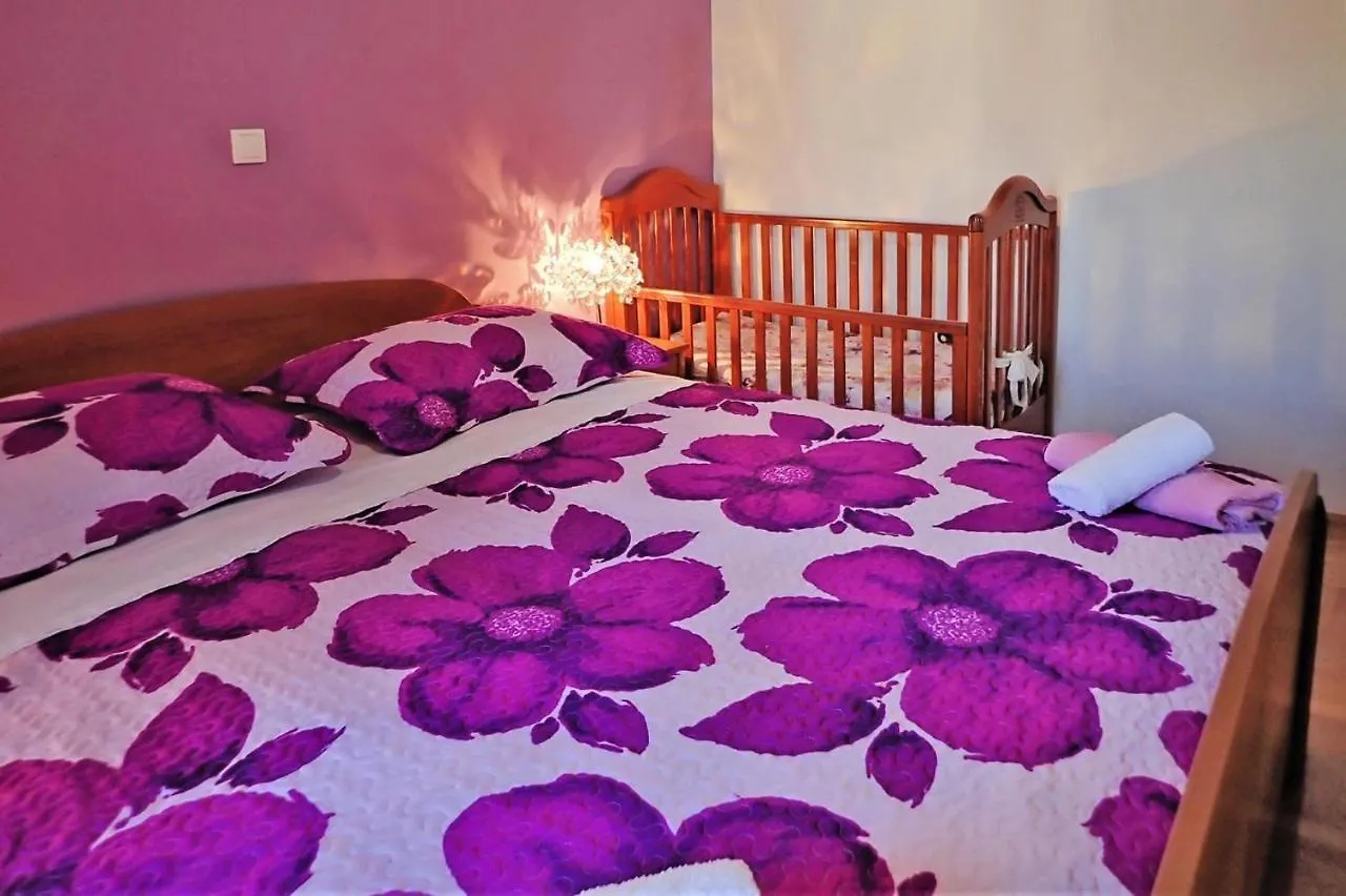 Apartment In Jasenice-Rovanjska, Comfortable And Close To The Beach