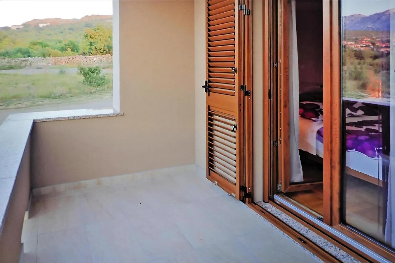 Apartment In Jasenice-Rovanjska, Comfortable And Close To The Beach