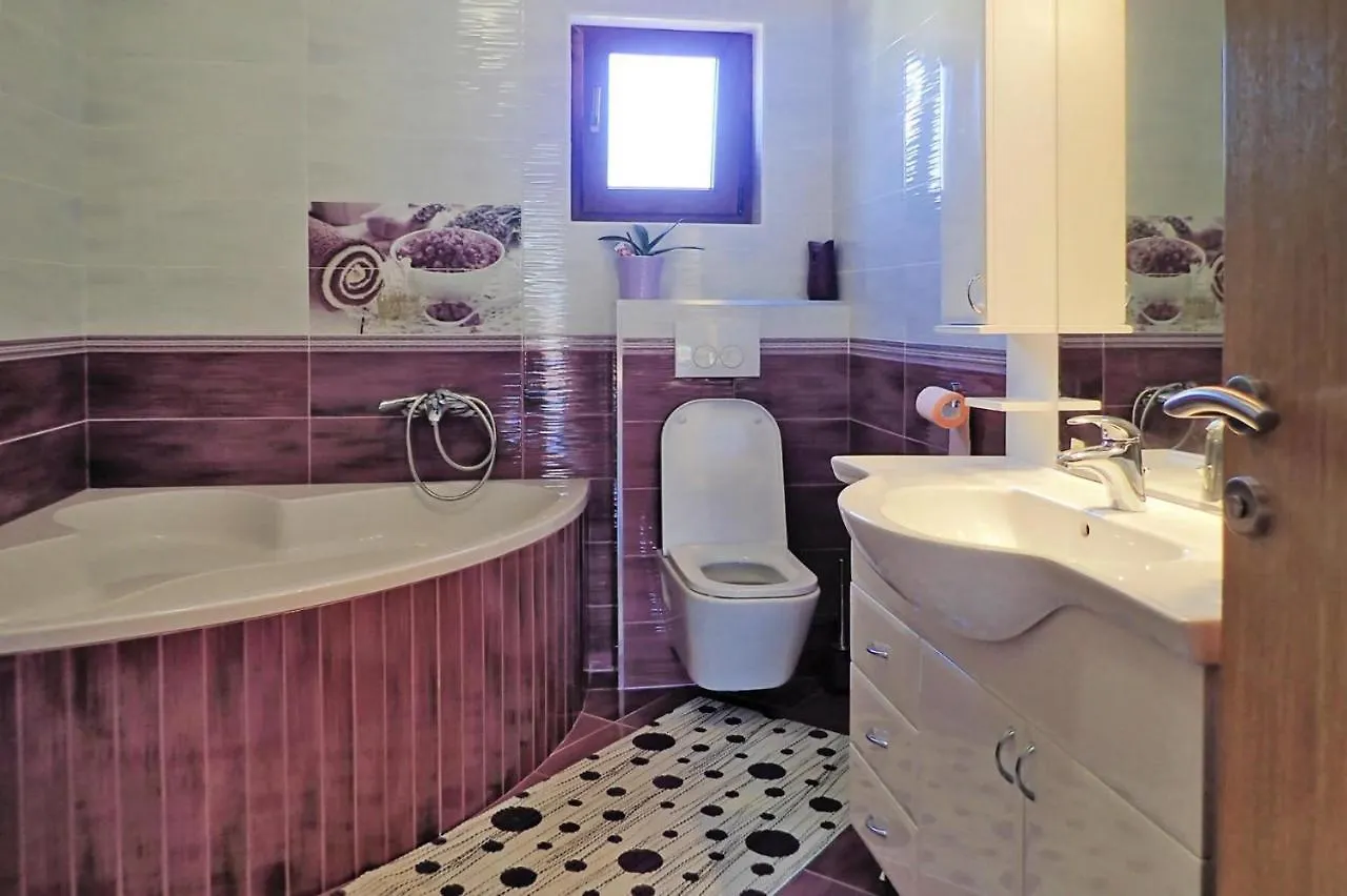 Apartment In Jasenice-Rovanjska, Comfortable And Close To The Beach Croatia