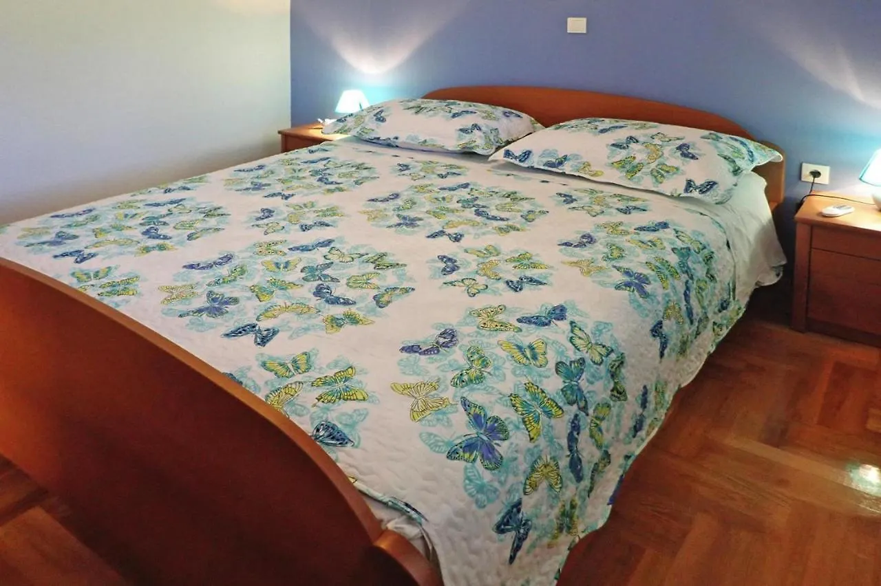 Apartment In Jasenice-Rovanjska, Comfortable And Close To The Beach